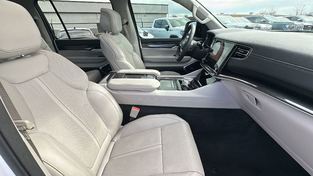 2023 Jeep Wagoneer 4x2