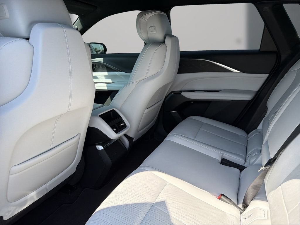 2024 Cadillac LYRIQ Luxury 1