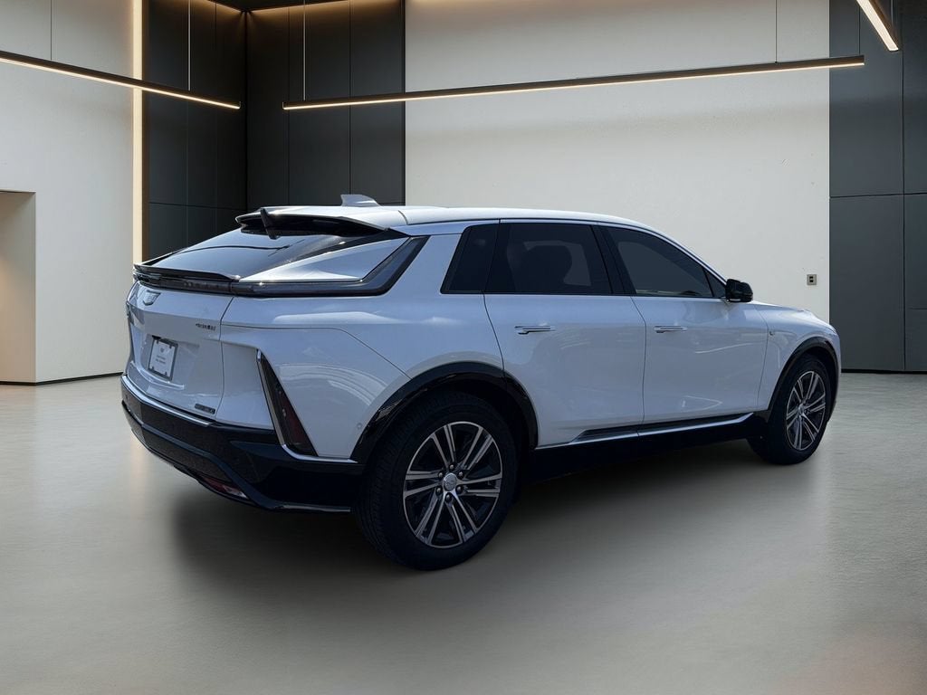 2024 Cadillac LYRIQ Luxury 1