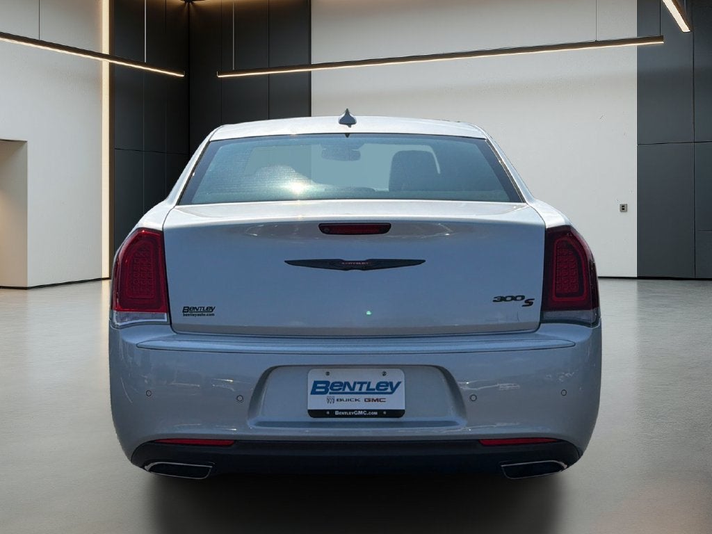 2022 Chrysler 300 S