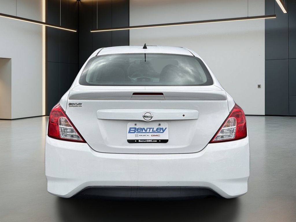 2017 Nissan Versa 1.6 S+