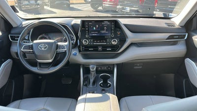 2022 Toyota Highlander Hybrid XLE