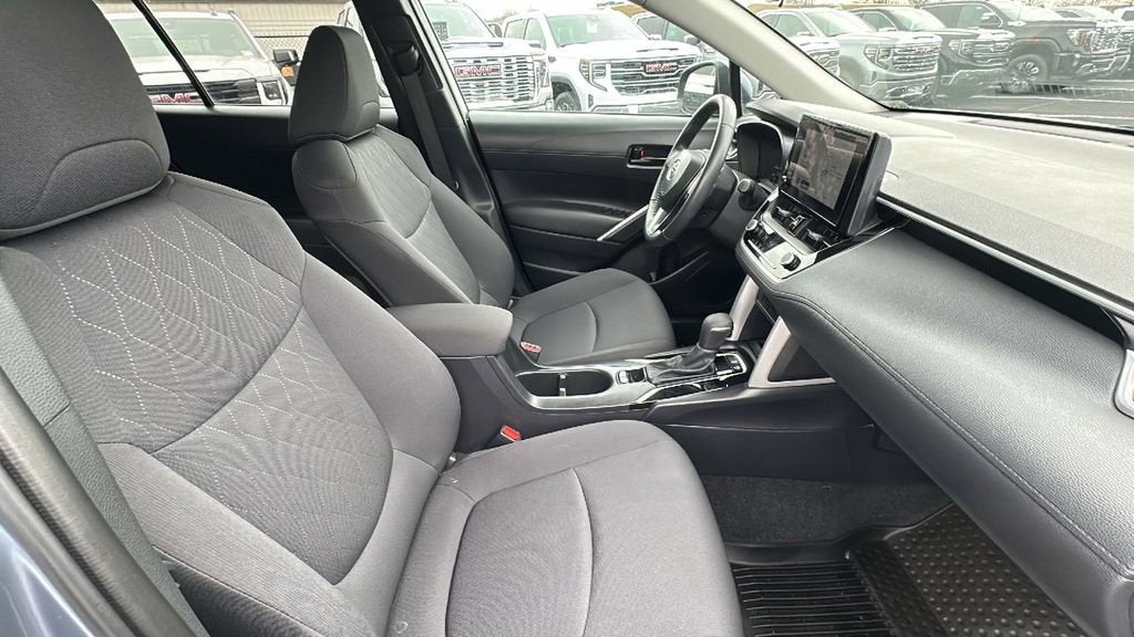 2024 Toyota Corolla Cross LE