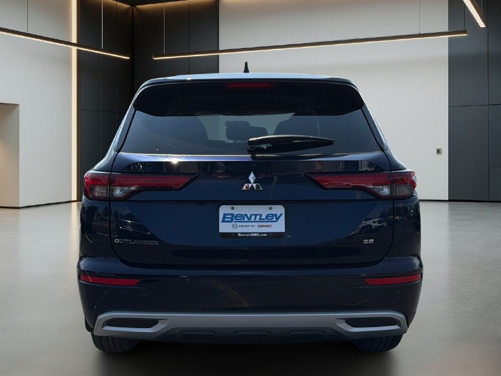2023 Mitsubishi Outlander SE