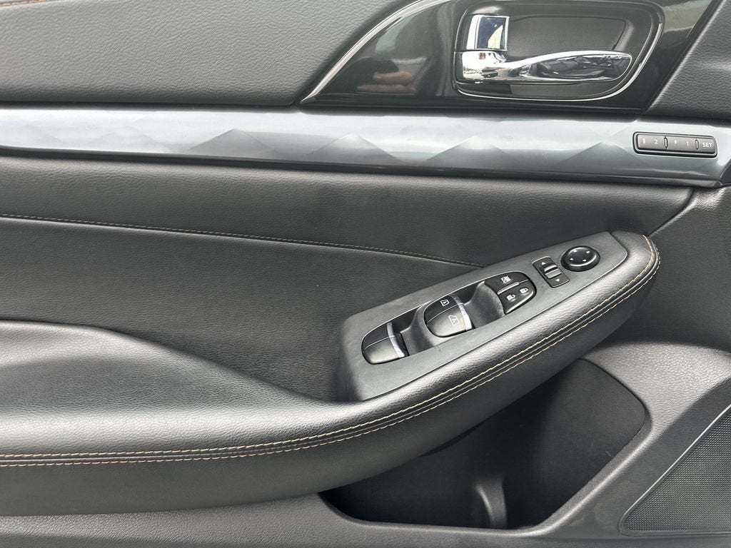 2023 Nissan Maxima SR