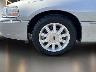 2011 Lincoln Town Car Signature Limited