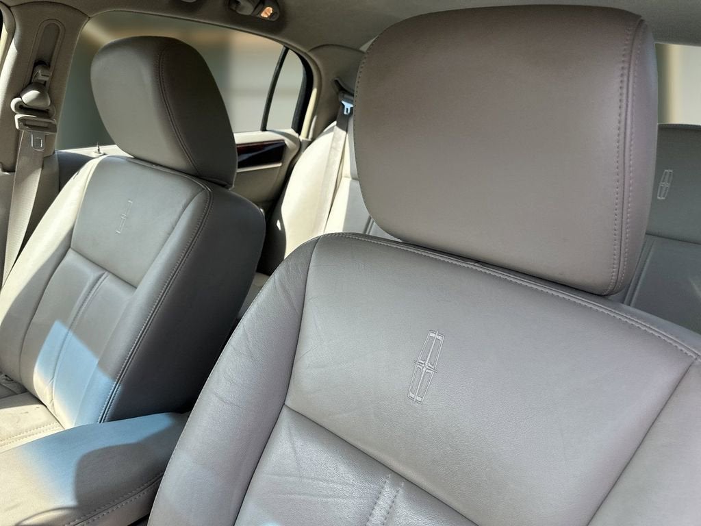 2011 Lincoln Town Car Signature Limited