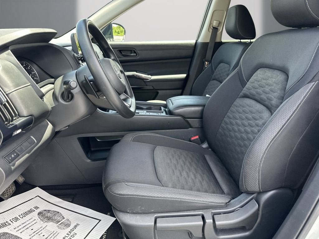 2023 Nissan Pathfinder S