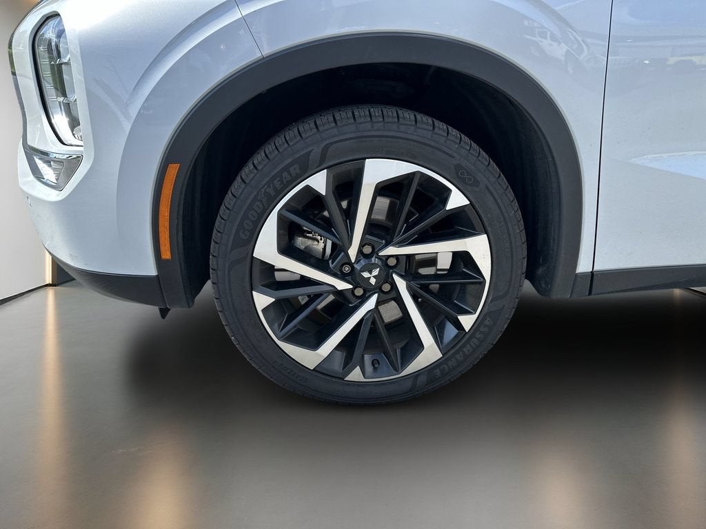 2023 Mitsubishi Outlander SE