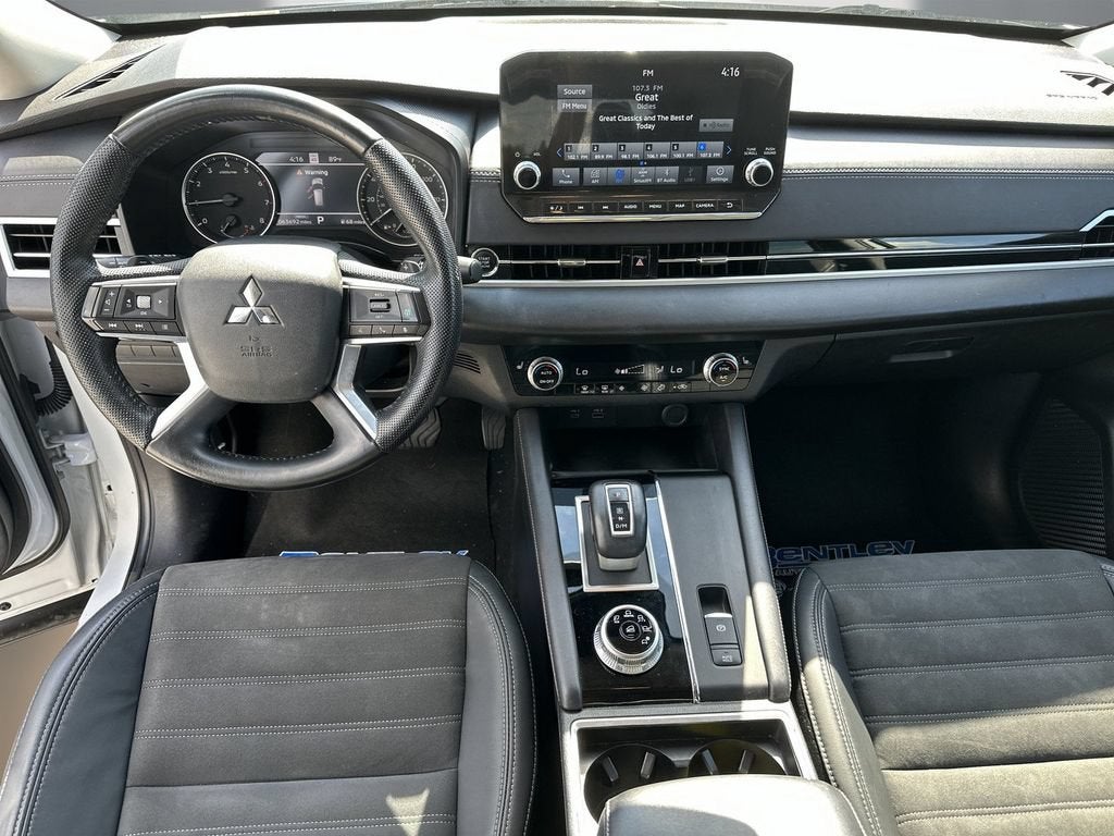 2023 Mitsubishi Outlander SE