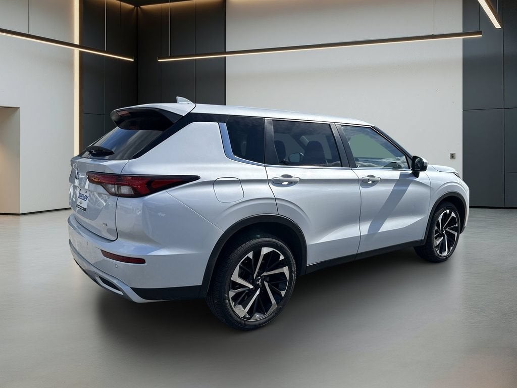 2023 Mitsubishi Outlander SE