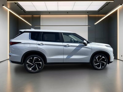 2023 Mitsubishi Outlander SE