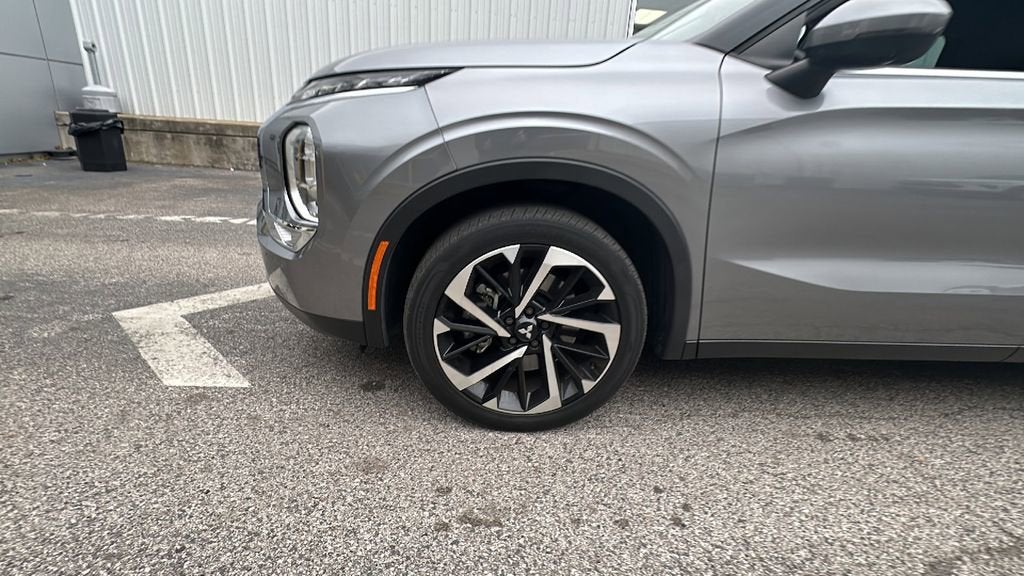 2023 Mitsubishi Outlander SE