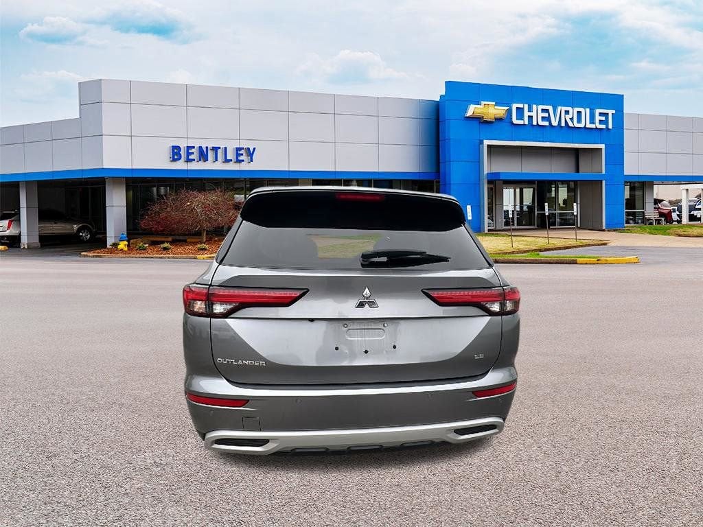 2023 Mitsubishi Outlander SE